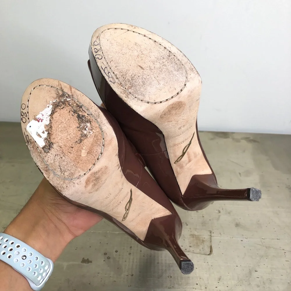 B Brian Atwood excellent nearly
